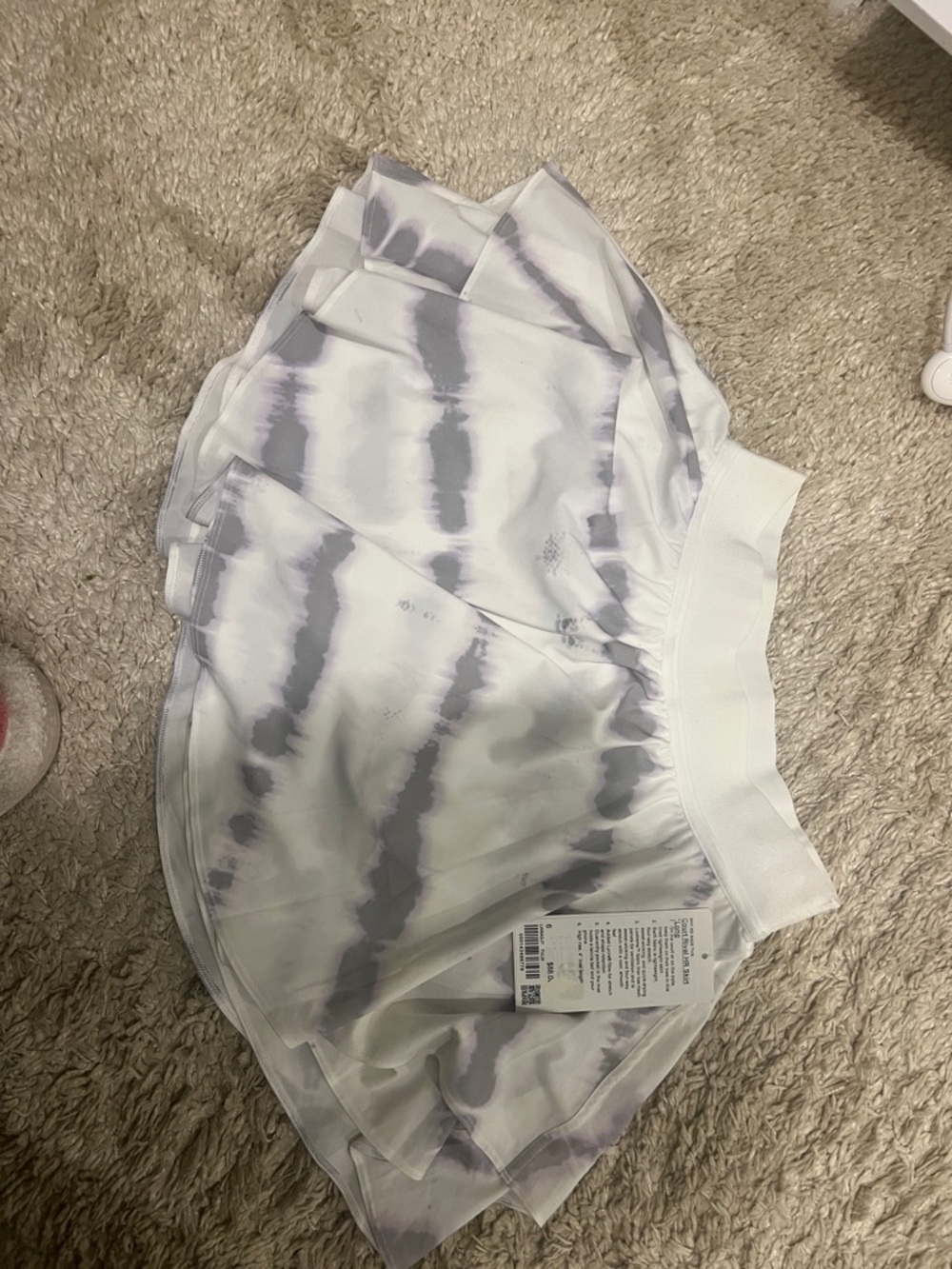 Lululemon NWT court rival HR Skirt long. Size 6